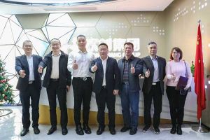 广州市与番禺区人力资源和社会保障局领导莅临幻影体育网页版集团调研指导