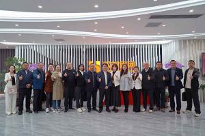 热烈欢迎新疆喀什人社局一行领导莅临幻影体育网页版集团指导